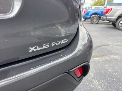 Used 2020 Toyota Highlander XLE AWD/4WD image 12