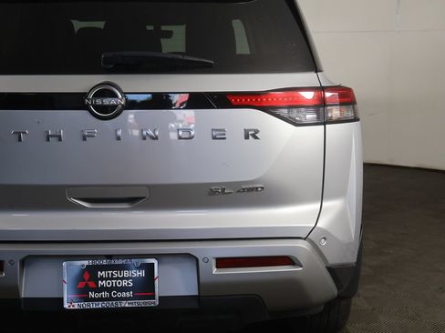 Used 2023 Nissan Pathfinder SL AWD/4WD image 17