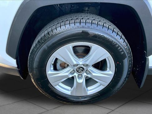 Used 2019 Toyota RAV4 LE w/ Carpet Mat Package AWD/4WD image 11