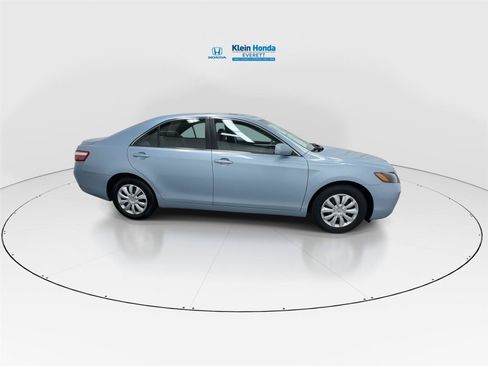 Used 2009 Toyota Camry LE FWD image 3