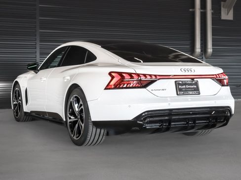 Used 2023 Audi e-tron GT Premium Plus image 2