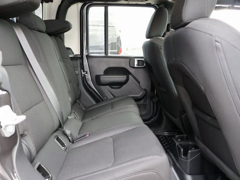 Used 2022 Jeep Gladiator Sport image 12