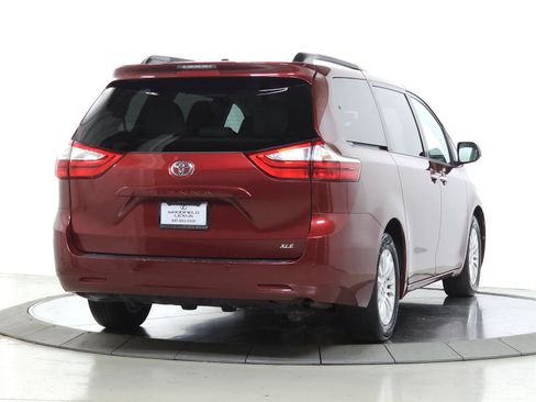 Used 2017 Toyota Sienna XLE w/ XLE Navigation Package FWD image 9