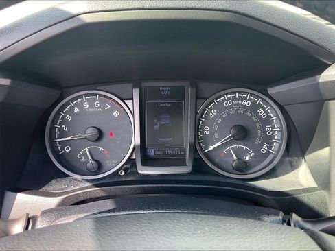 Used 2018 Toyota Tacoma TRD Sport image 25