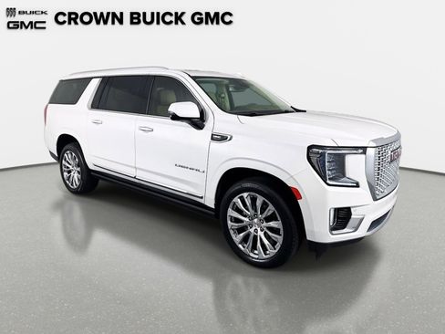 Certified 2023 GMC Yukon XL Denali AWD/4WD image 3