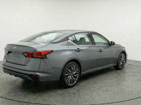 Used 2025 Nissan Altima 2.5 SV FWD image 9