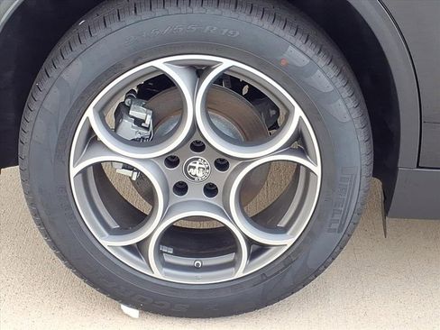 New 2025 Alfa Romeo Stelvio Sprint w/ Convenience Package image 6