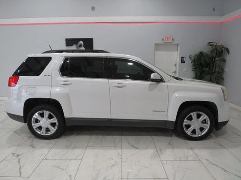Used 2017 GMC Terrain SLE w/ Convenience Package FWD image 2
