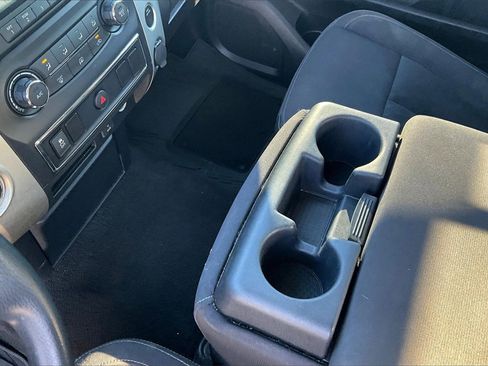 Used 2018 Nissan Titan SV image 17