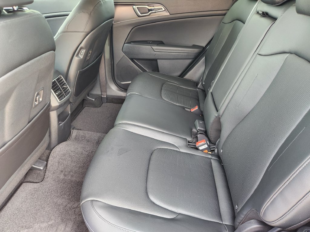 Certified 2026 Kia Sportage EX w/ EX Panorama Roof Package FWD image 23