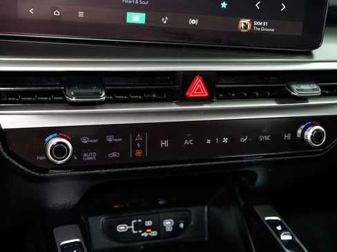 Used 2025 Kia Sorento S image 20