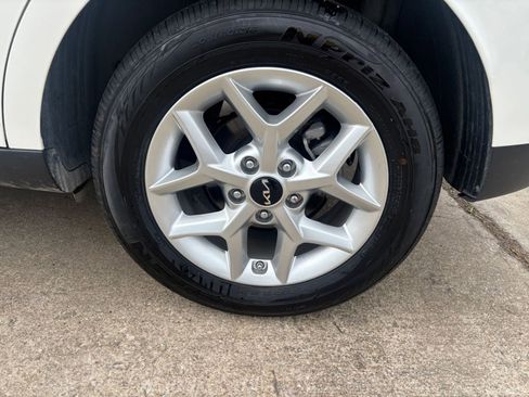 Used 2025 Kia Soul LX w/ LX Technology Package FWD image 28