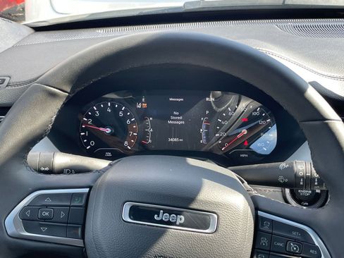 Used 2025 Jeep Compass Limited image 40