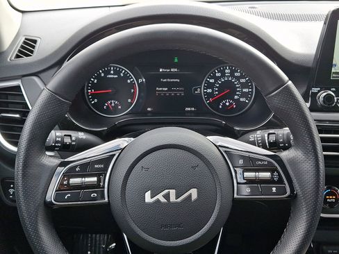 Used 2022 Kia Seltos SX image 17