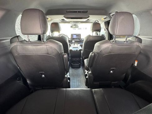 Used 2022 Toyota Sienna XSE w/ XSE Plus Package AWD/4WD image 6