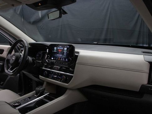 Used 2024 Nissan Pathfinder SL w/ Black Appearance Package image 15