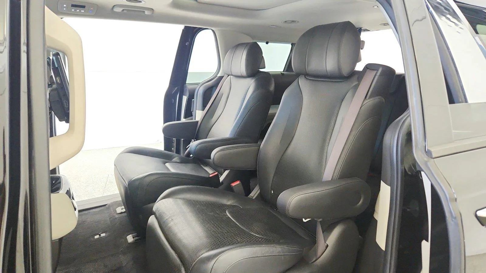 Used 2022 Kia Carnival SX Prestige FWD image 26