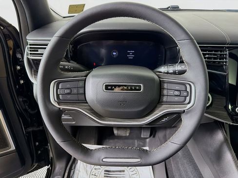 Used 2023 Jeep Wagoneer L Series II w/ Premium Group I image 13