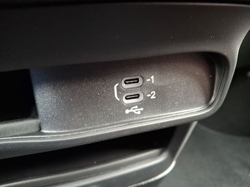 Used 2026 Chrysler Pacifica Select FWD image 17