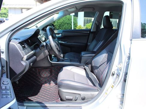 Used 2017 Toyota Camry SE FWD image 18