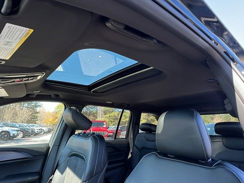 New 2025 Jeep Grand Cherokee Altitude image 19