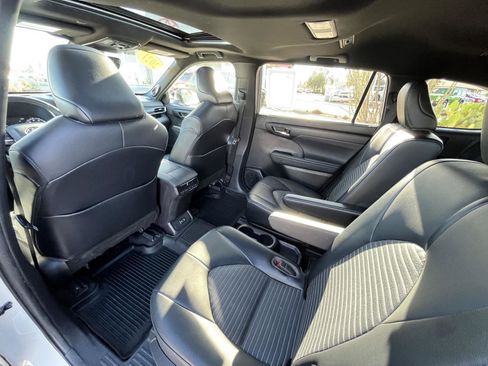 Used 2021 Toyota Highlander XSE image 21