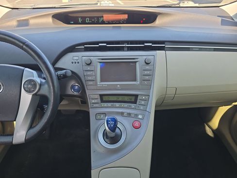 Used 2015 Toyota Prius Five FWD image 11