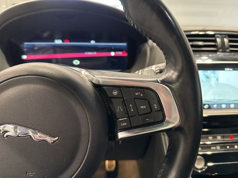 Used 2019 Jaguar F-PACE R-Sport image 27
