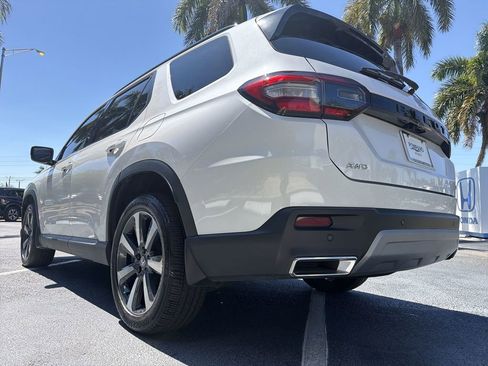 Used 2023 Honda Pilot Elite image 2