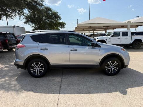 Used 2016 Toyota RAV4 LE FWD image 8