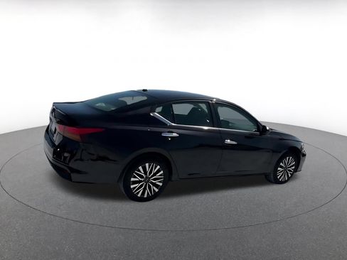 Used 2025 Nissan Altima 2.5 SV FWD image 15