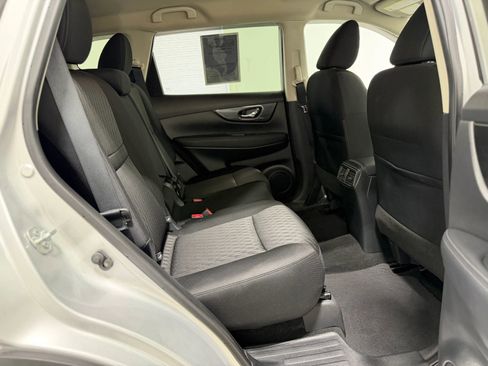 Used 2018 Nissan Rogue SV image 31