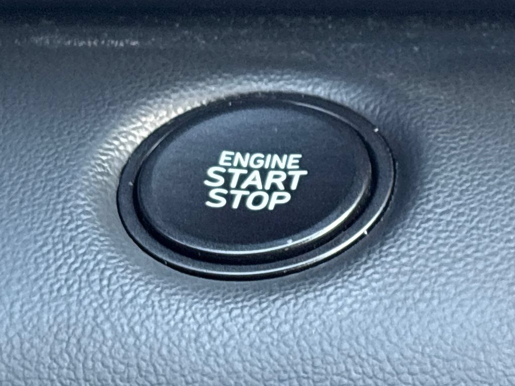 Used 2025 Hyundai Elantra Sport FWD image 16