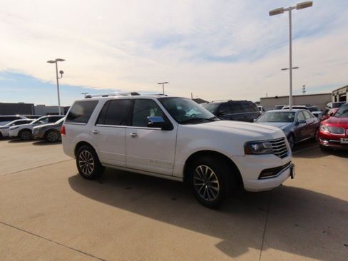 Used 2015 Lincoln Navigator image 6