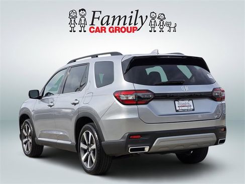 Used 2025 Honda Pilot Touring image 3