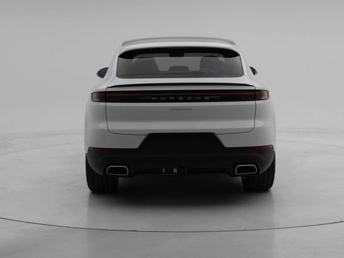 Used 2024 Porsche Cayenne Coupe image 9