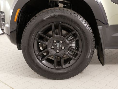 Used 2024 Land Rover Defender 110 S image 63