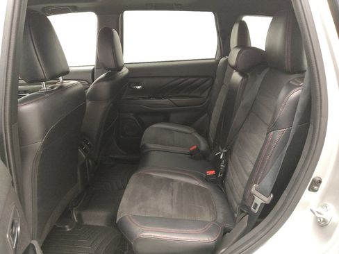 Used 2021 Mitsubishi Outlander LE image 18