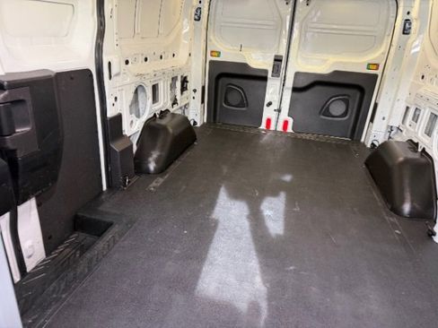 Used 2018 Ford Transit 250 130 Low Roof image 31