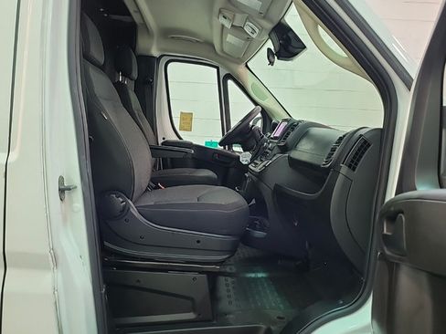 Used 2025 RAM ProMaster 2500 w/ U-Haul Equipment Group FWD image 10