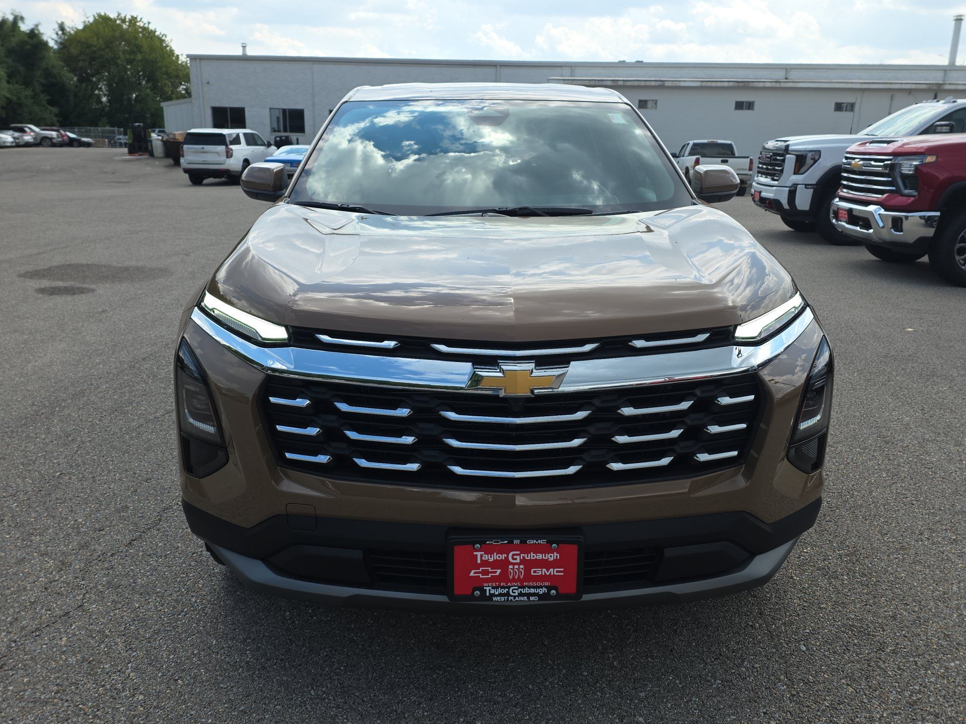 New 2027 Chevrolet Equinox LT w/ Convenience Package II FWD image 3