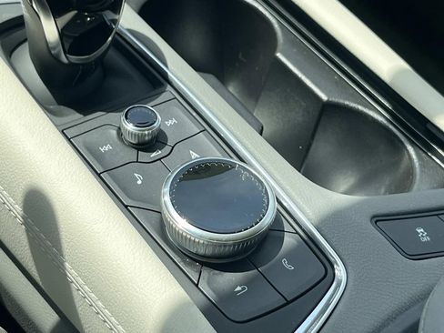 Used 2025 Cadillac XT6 Premium Luxury image 38