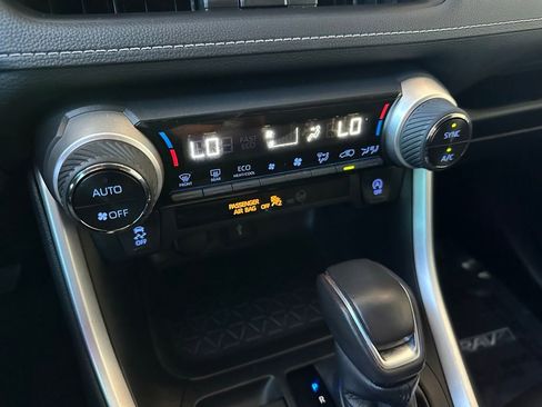 Used 2022 Toyota RAV4 XLE Premium image 26