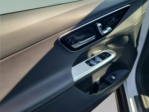 Certified 2025 Mercedes-Benz GLC 300 image 10