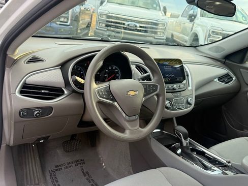 Used 2023 Chevrolet Malibu LT image 4
