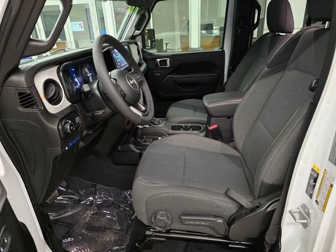 Used 2025 Jeep Wrangler Sport S image 20