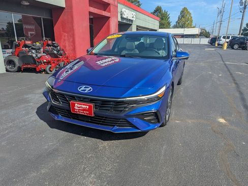 Used 2024 Hyundai Elantra Limited FWD image 3