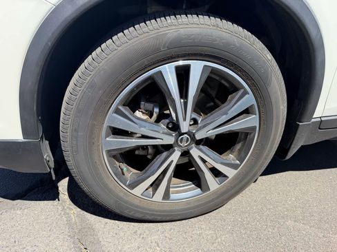 Certified 2019 Nissan Rogue SV w/ Premium Package image 6