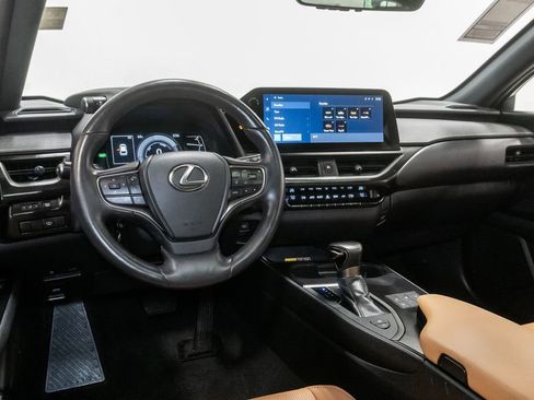 Used 2024 Lexus UX 250h AWD w/ Premium Package image 7