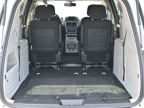 Used 2018 Dodge Grand Caravan SE w/ UConnect Hands-Free Group FWD image 20